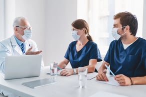 4 razones para invertir en la visibilidad de los médicos de tu clínica