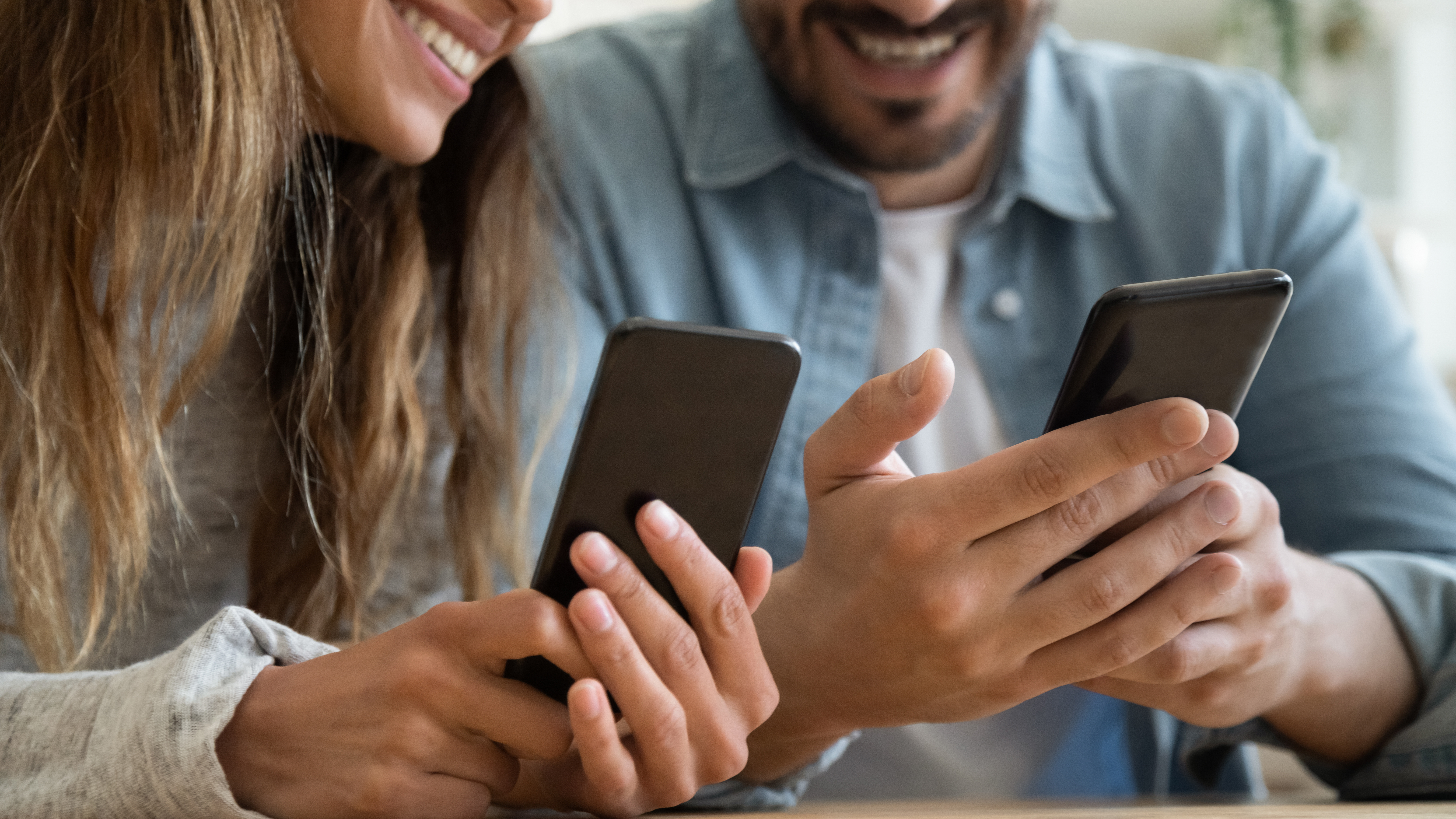 Close-up-happy-family-couple-using-smartphones--1199863520_6240x3510-jpeg