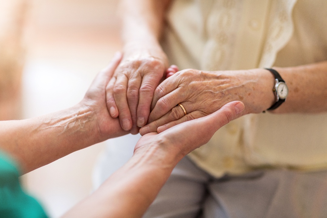 Nurse-consoling-her-elderly-patient-by-holding-her-hands-1145255804_5760x3840-1